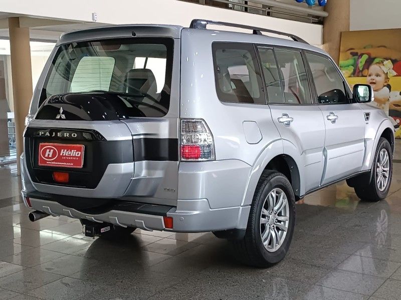 Mitsubishi PAJERO FULL HPE 3.2 3D 2016 HÉLIO AUTOMÓVEIS LAJEADO / Carros no Vale