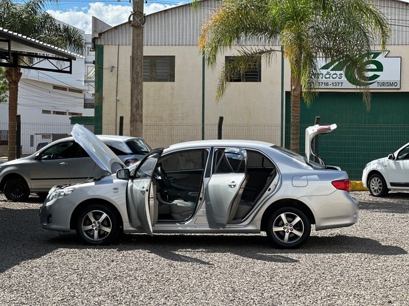 Toyota COROLLA XLi 1.8 16V 2011 NEUMANN VEÍCULOS ARROIO DO MEIO / Carros no Vale