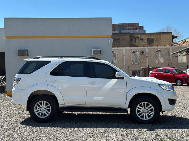 Toyota HILUX SW4 3.0 TB 16V 2015 NEUMANN VEÍCULOS ARROIO DO MEIO / Carros no Vale