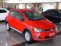 Volkswagen FOX TRACK 1.0 2017 HÉLIO AUTOMÓVEIS LAJEADO / Carros no Vale