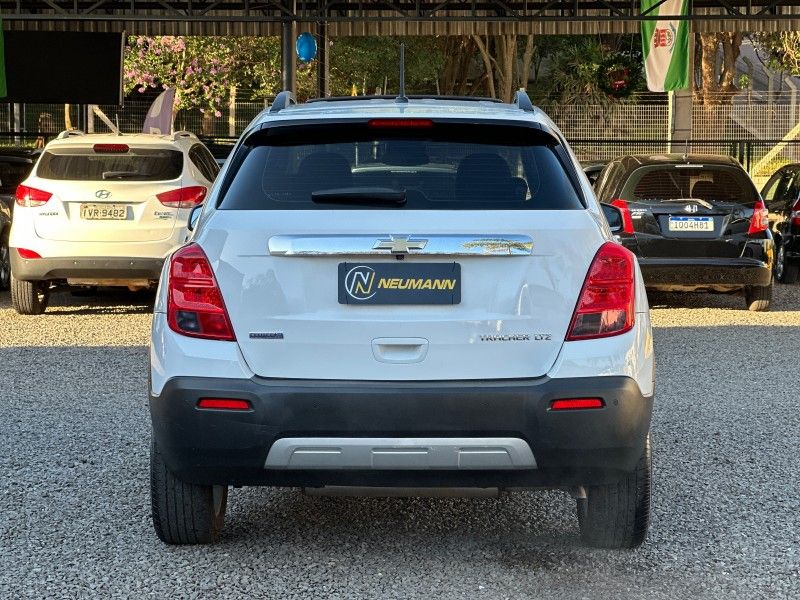 Chevrolet TRACKER LTZ 1.8 ECOTEC 16V 2014 NEUMANN VEÍCULOS ARROIO DO MEIO / Carros no Vale