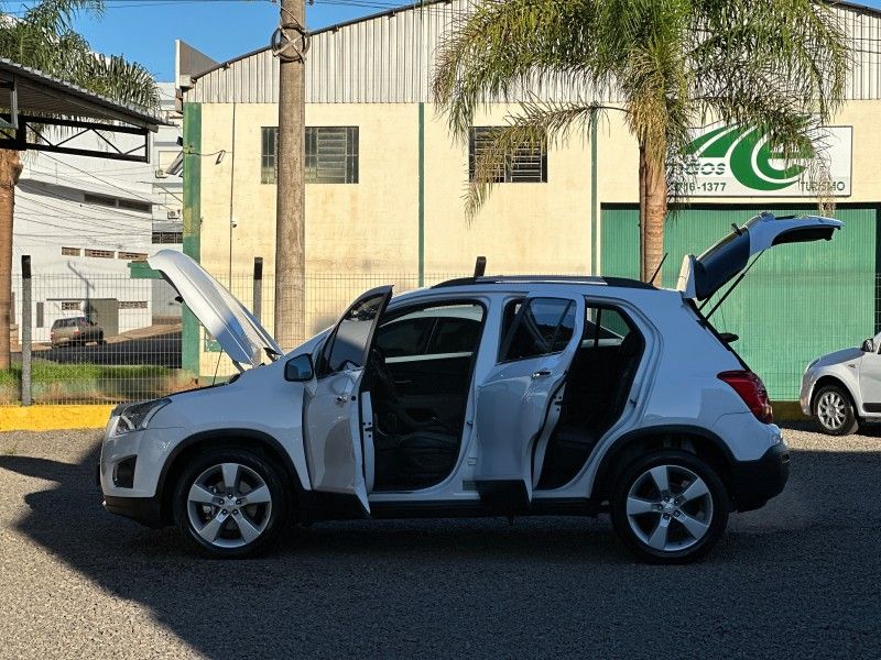 Chevrolet TRACKER LTZ 1.8 ECOTEC 16V 2014 NEUMANN VEÍCULOS ARROIO DO MEIO / Carros no Vale