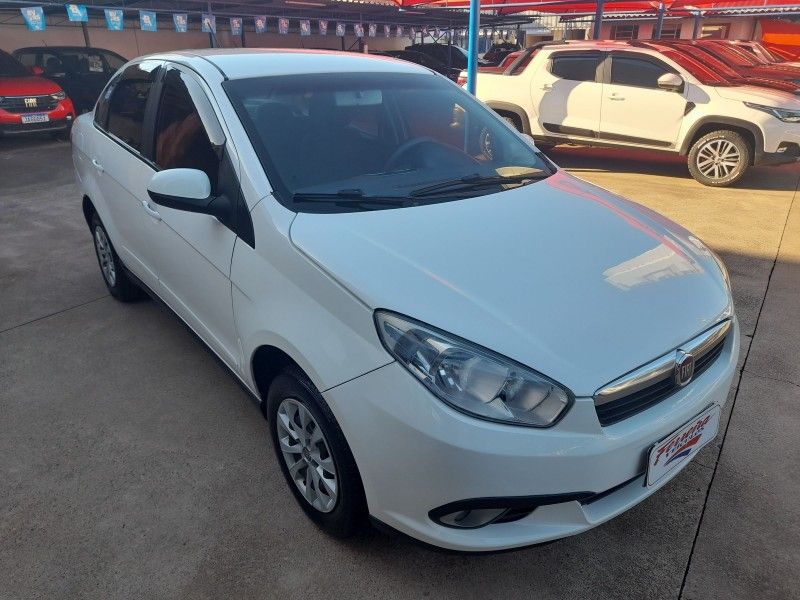 Fiat GRAND SIENA ATTRACTIVE 1.4 8V 2014 FERREIRA VEÍCULOS VENÂNCIO AIRES / Carros no Vale