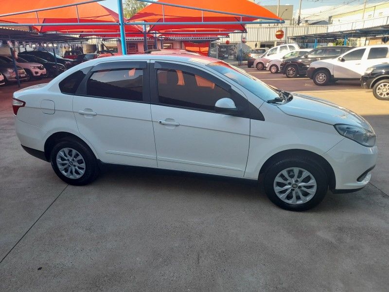 Fiat GRAND SIENA ATTRACTIVE 1.4 8V 2014 FERREIRA VEÍCULOS VENÂNCIO AIRES / Carros no Vale