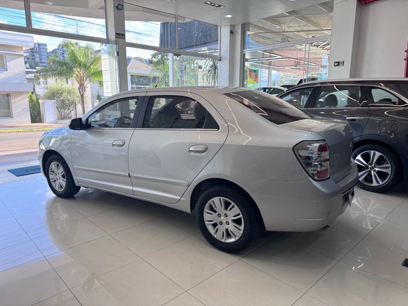 Chevrolet Cobalt 1.8 Ltz 2014/2015 COVEL VEICULOS ENCANTADO / Carros no Vale