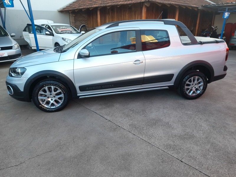 VOLKSWAGEN SAVEIRO CD CROSS 1.6 8V /2016 FERREIRA VEÍCULOS VENÂNCIO AIRES / Carros no Vale