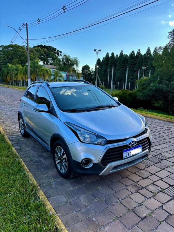 Hyundai HB20X Style 1.6 16V 2017/2018 ATUAL VEÍCULOS VISTA ALEGRE DO PRATA / Carros no Vale