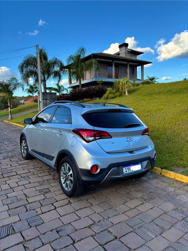 Hyundai HB20X Style 1.6 16V 2017/2018 ATUAL VEÍCULOS VISTA ALEGRE DO PRATA / Carros no Vale