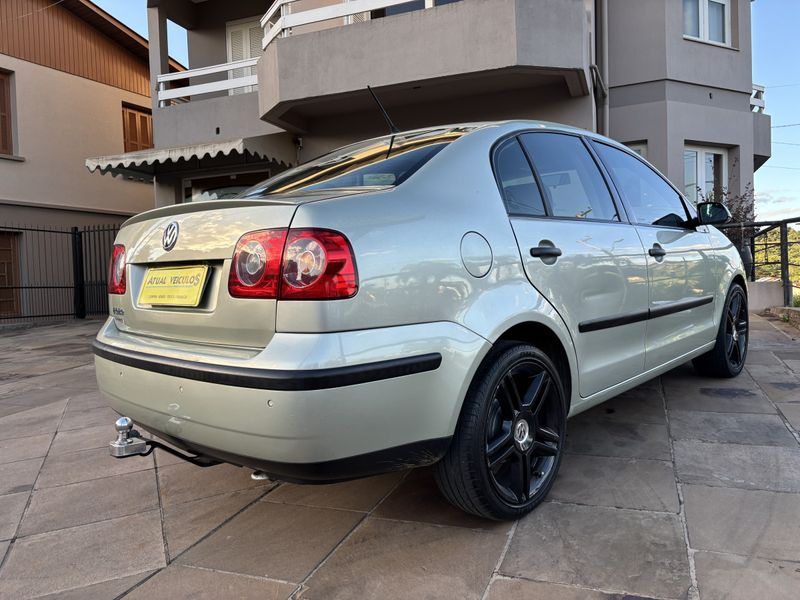 VOLKSWAGEN Polo Sedan 1.6 Mi Total 8V 2009/2010 ATUAL VEÍCULOS VISTA ALEGRE DO PRATA / Carros no Vale