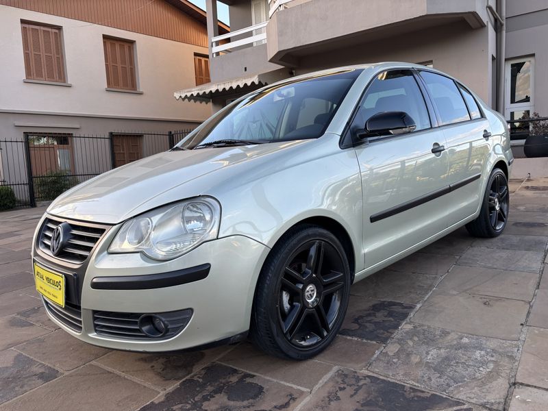 VOLKSWAGEN Polo Sedan 1.6 Mi Total 8V 2009/2010 ATUAL VEÍCULOS VISTA ALEGRE DO PRATA / Carros no Vale