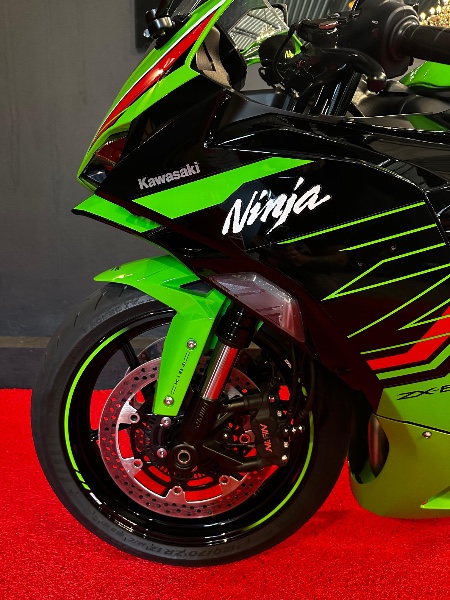 KAWASAKI NINJA ZX 6R 636CC 2025/2025 EXCLUSIVO VEÍCULOS SANTA CRUZ DO SUL / Carros no Vale