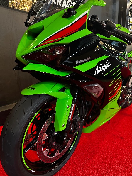 KAWASAKI NINJA ZX 6R 636CC 2025/2025 EXCLUSIVO VEÍCULOS SANTA CRUZ DO SUL / Carros no Vale