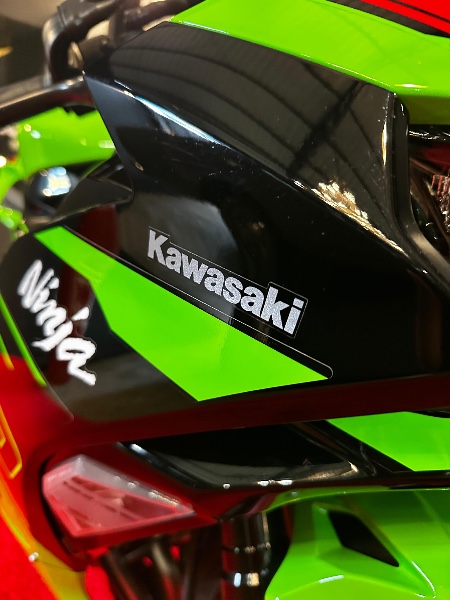 KAWASAKI NINJA ZX 6R 636CC 2025/2025 EXCLUSIVO VEÍCULOS SANTA CRUZ DO SUL / Carros no Vale