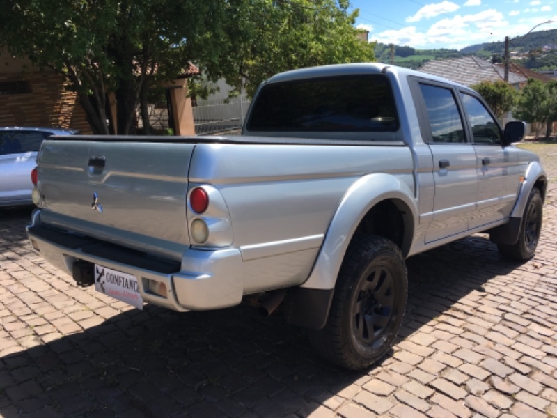 MITSUBISHI L200 2.5 SPORT HPE 4X4 8V 2005/2005 COMPLETO VEÍCULOS GUAPORÉ / Carros no Vale