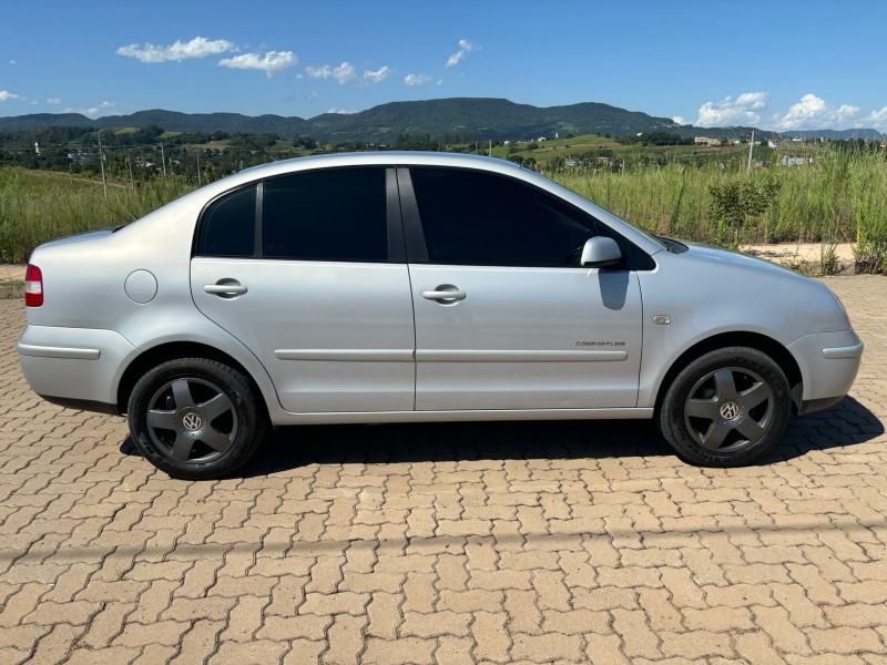 VOLKSWAGEN POLO SEDAN /2006 RT 811 VEÍCULOS ARROIO DO MEIO / Carros no Vale