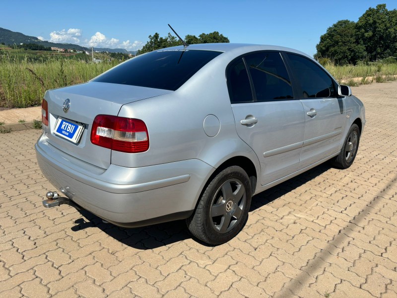 VOLKSWAGEN POLO SEDAN /2006 RT 811 VEÍCULOS ARROIO DO MEIO / Carros no Vale