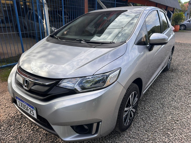 HONDA FIT LX /2017 MENEGHINI VEÍCULOS ARROIO DO MEIO / Carros no Vale