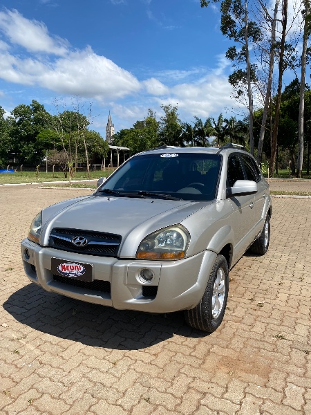 HYUNDAI TUCSON GLS 2.0 16V AUT. 2012/2013 NEURI VEÍCULOS LAJEADO / Carros no Vale