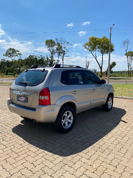 HYUNDAI TUCSON GLS 2.0 16V AUT. 2012/2013 NEURI VEÍCULOS LAJEADO / Carros no Vale