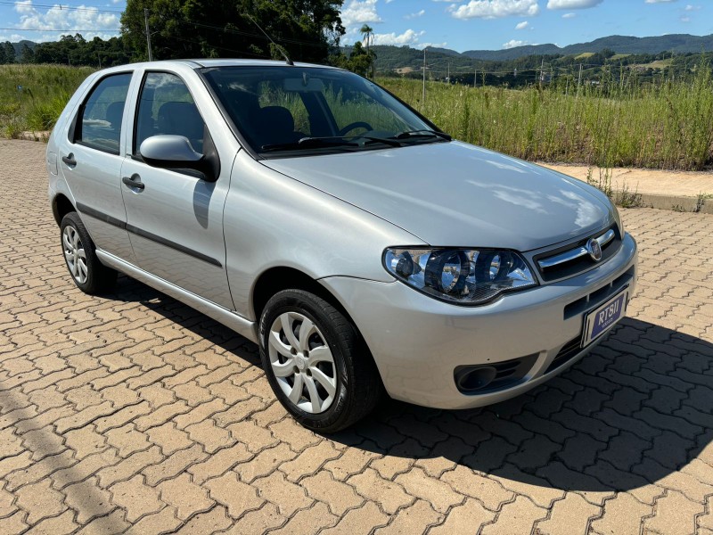 FIAT PALIO FIRE 1.0 /2013 RT 811 VEÍCULOS ARROIO DO MEIO / Carros no Vale