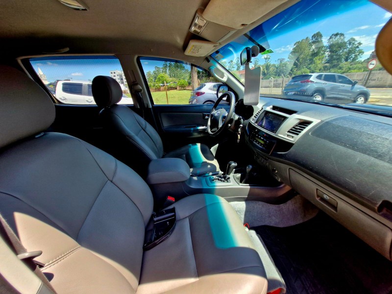 TOYOTA HILUX 3.0 SRV 4X4 CD 16V TURBO INTERCOOLER DIESEL 4P AUTOMÁTICO 2013/2013 CRUZEIRO MULTIMARCAS CRUZEIRO DO SUL / Carros no Vale