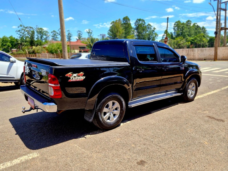 TOYOTA HILUX 3.0 SRV 4X4 CD 16V TURBO INTERCOOLER DIESEL 4P AUTOMÁTICO 2013/2013 CRUZEIRO MULTIMARCAS CRUZEIRO DO SUL / Carros no Vale