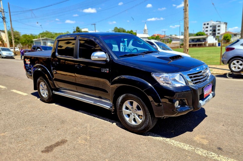 TOYOTA HILUX 3.0 SRV 4X4 CD 16V TURBO INTERCOOLER DIESEL 4P AUTOMÁTICO 2013/2013 CRUZEIRO MULTIMARCAS CRUZEIRO DO SUL / Carros no Vale