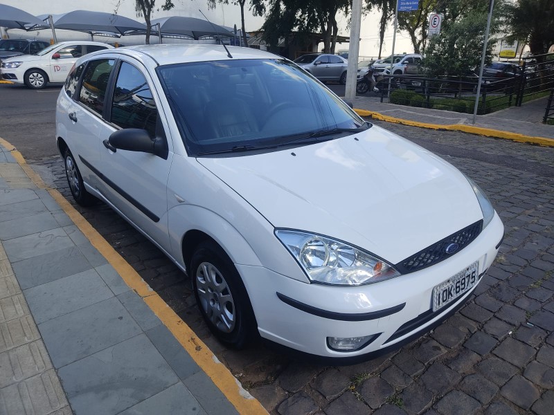 FORD FOCUS 1.6 2007/2008 ALTERNATIVA VEÍCULOS LAJEADO / Carros no Vale