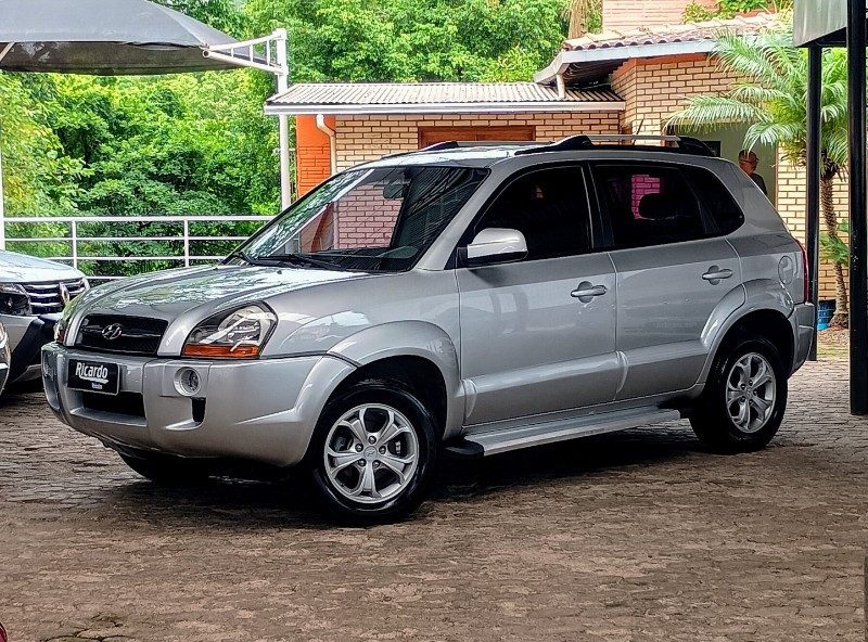 HYUNDAI TUCSON GLS 2.0 16V AUT. 2013/2014 RICARDO VEÍCULOS TEUTÔNIA / Carros no Vale