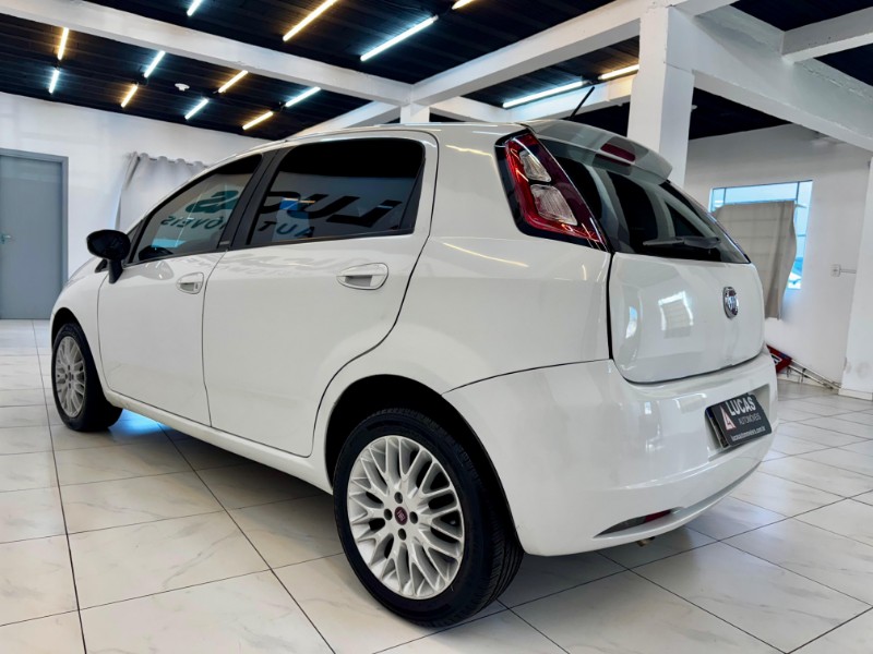 FIAT PUNTO 1.6 ESSENCE 2013/2013 LUCAS AUTOMÓVEIS BOM RETIRO DO SUL / Carros no Vale