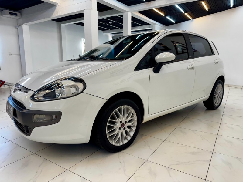 FIAT PUNTO 1.6 ESSENCE 2013/2013 LUCAS AUTOMÓVEIS BOM RETIRO DO SUL / Carros no Vale