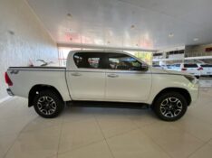 TOYOTA HILUX 2.8 SRX 4X4 CD 16V DIESEL 4P AUTOMÁTICO 2021/2021 TONHO AUTOMÓVEIS LAJEADO / Carros no Vale