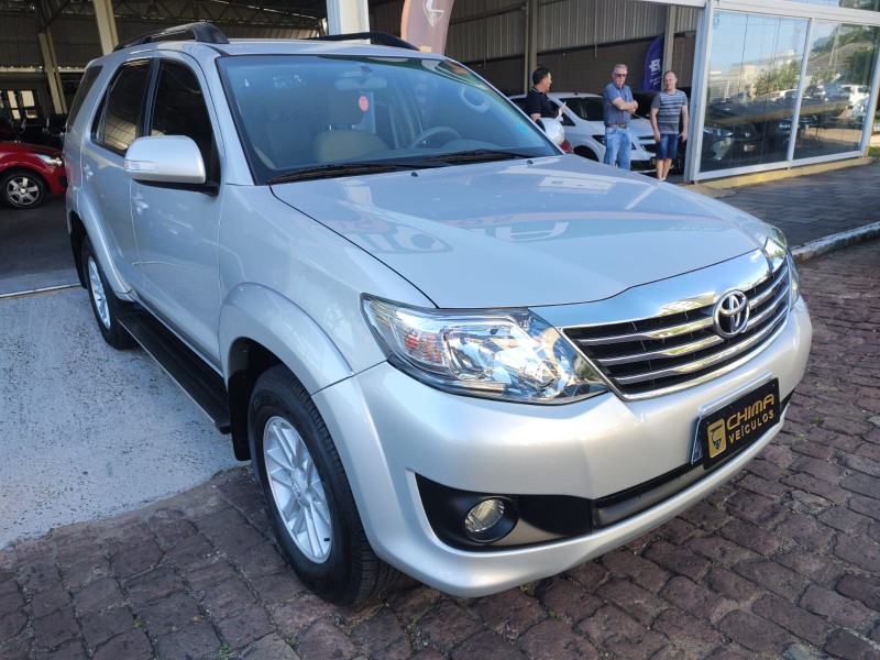 TOYOTA HILUX SW4 2.7 SR 4X2 /2013 CHIMA VEÍCULOS VENÂNCIO AIRES / Carros no Vale