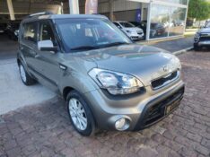 KIA SOUL 1.6 EX 16V FLEX 4P AUTOMÁTICO /2013 CHIMA VEÍCULOS VENÂNCIO AIRES / Carros no Vale