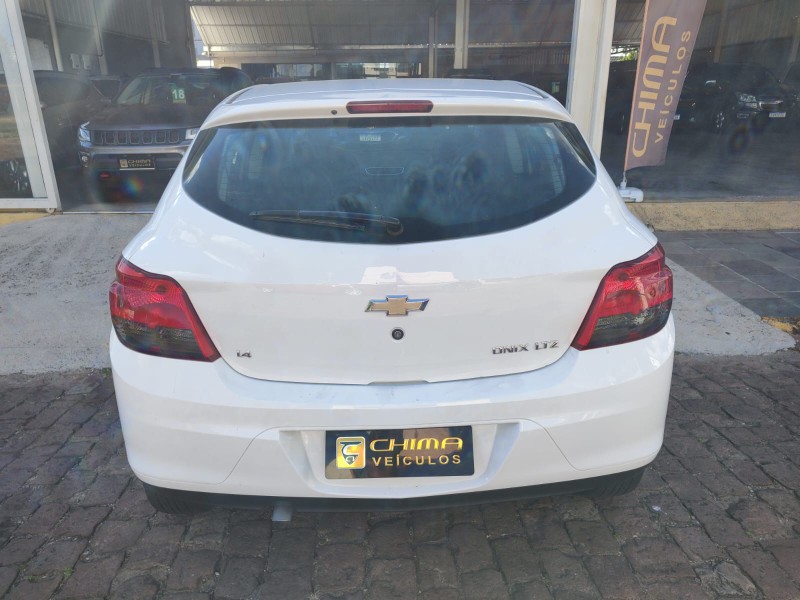 CHEVROLET ONIX 1.4 LTZ /2015 CHIMA VEÍCULOS VENÂNCIO AIRES / Carros no Vale