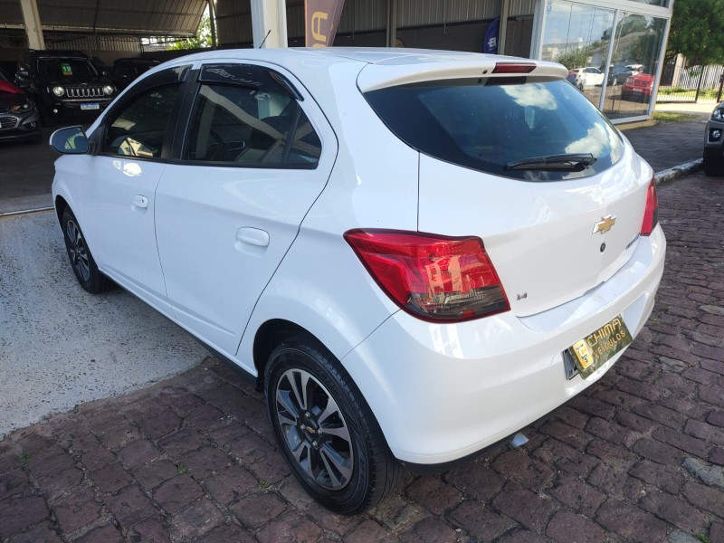 CHEVROLET ONIX 1.4 LTZ /2015 CHIMA VEÍCULOS VENÂNCIO AIRES / Carros no Vale