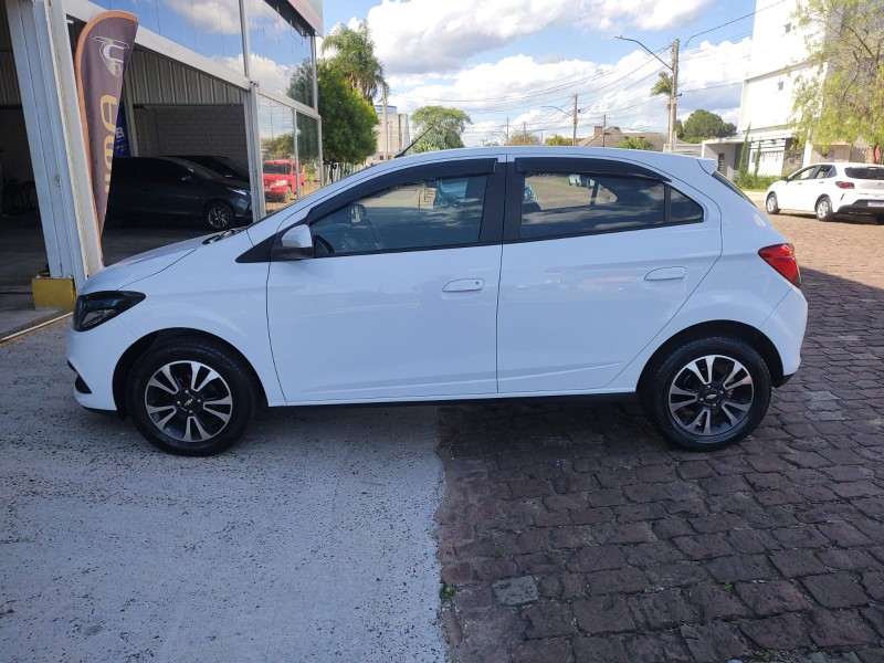 CHEVROLET ONIX 1.4 LTZ /2015 CHIMA VEÍCULOS VENÂNCIO AIRES / Carros no Vale