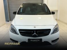 MERCEDES-BENZ B 200 1.6 SPORT TURBO GASOLINA 4P AUTOMÁTICO 2012/2013 DUARTE VEÍCULOS PORTO ALEGRE / Carros no Vale