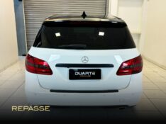 MERCEDES-BENZ B 200 1.6 SPORT TURBO GASOLINA 4P AUTOMÁTICO 2012/2013 DUARTE VEÍCULOS PORTO ALEGRE / Carros no Vale