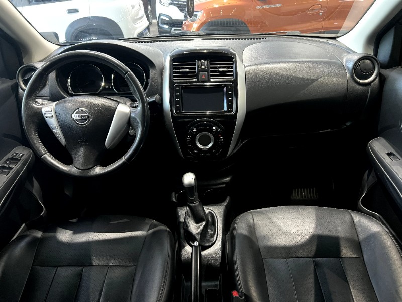 NISSAN VERSA 1.6 16V SL 2017/2018 M&C AUTOMÓVEIS CAXIAS DO SUL / Carros no Vale