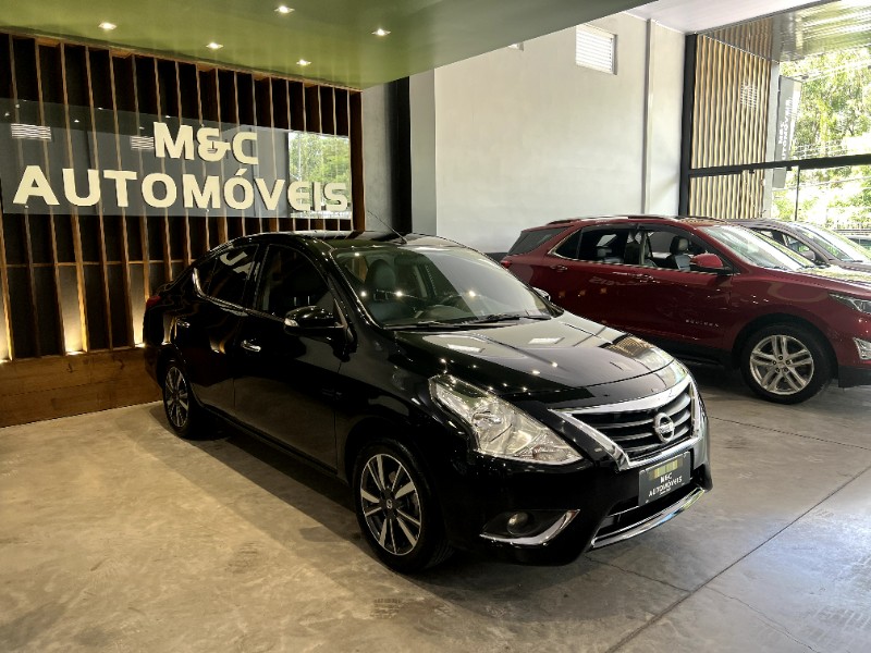 NISSAN VERSA 1.6 16V SL 2017/2018 M&C AUTOMÓVEIS CAXIAS DO SUL / Carros no Vale