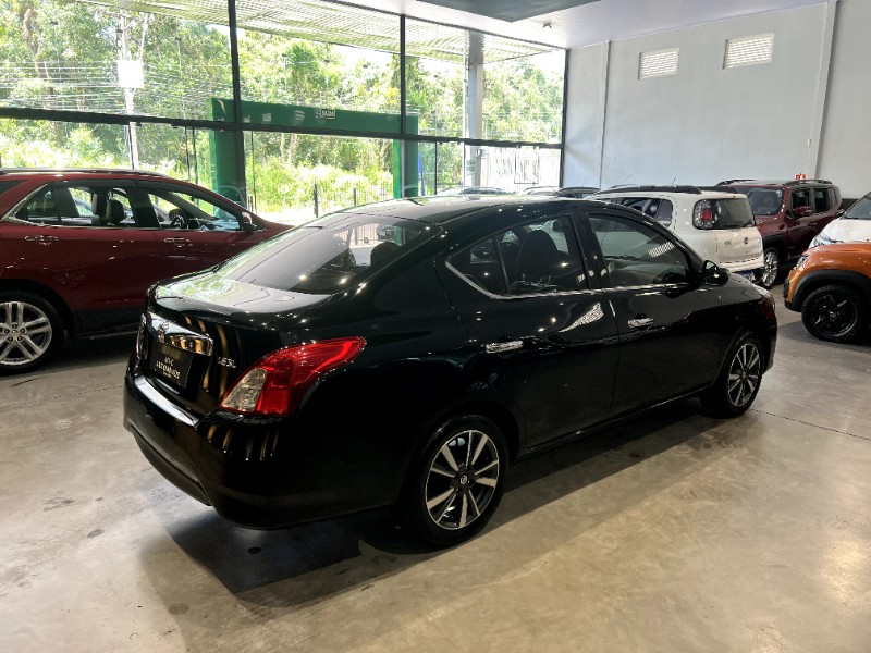 NISSAN VERSA 1.6 16V SL 2017/2018 M&C AUTOMÓVEIS CAXIAS DO SUL / Carros no Vale