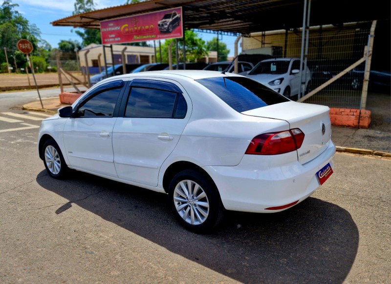 VOLKSWAGEN VOYAGE NOVO VOYAGE 1.6 2013/2014 CRUZEIRO MULTIMARCAS CRUZEIRO DO SUL / Carros no Vale