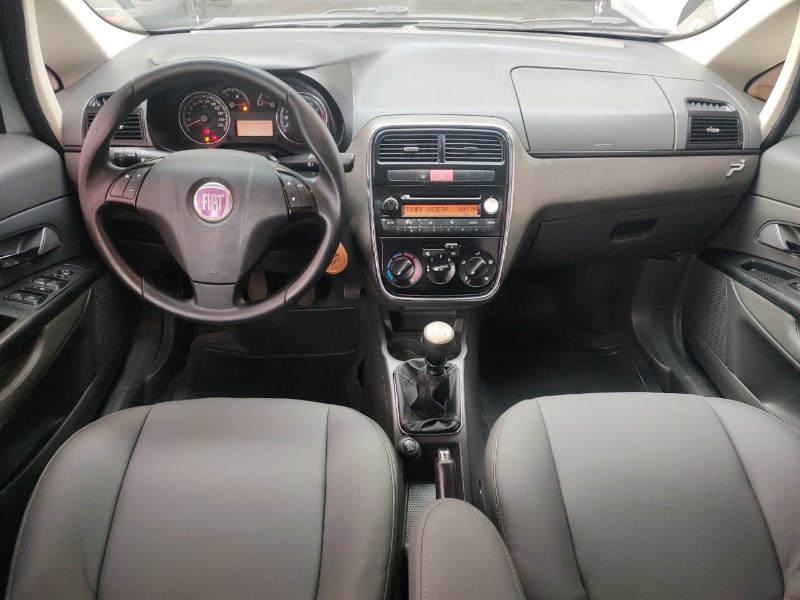 FIAT PUNTO 1.8 HLX 8V /2010 CHIMA VEÍCULOS VENÂNCIO AIRES / Carros no Vale