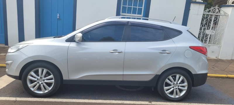 HYUNDAI IX35 2.0 16V 2WD FLEX AUT. 2011/2012 ADRIANO VEÍCULOS CRUZEIRO DO SUL / Carros no Vale