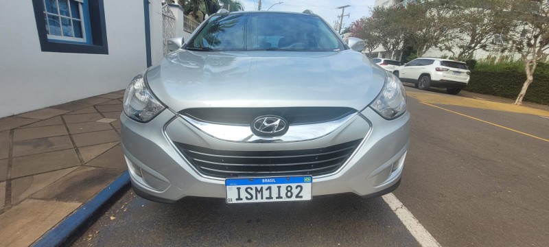 HYUNDAI IX35 2.0 16V 2WD FLEX AUT. 2011/2012 ADRIANO VEÍCULOS CRUZEIRO DO SUL / Carros no Vale