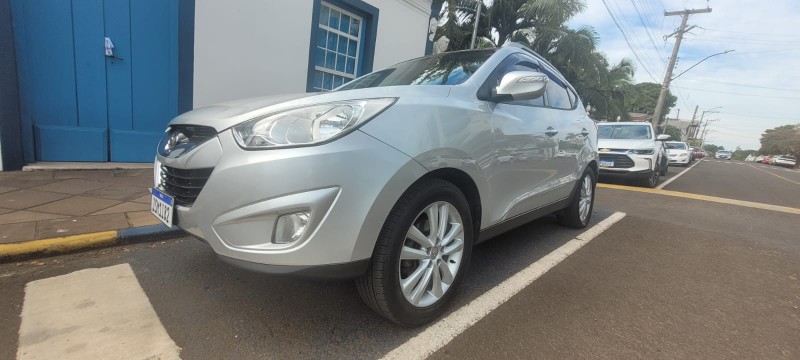 HYUNDAI IX35 2.0 16V 2WD FLEX AUT. 2011/2012 ADRIANO VEÍCULOS CRUZEIRO DO SUL / Carros no Vale