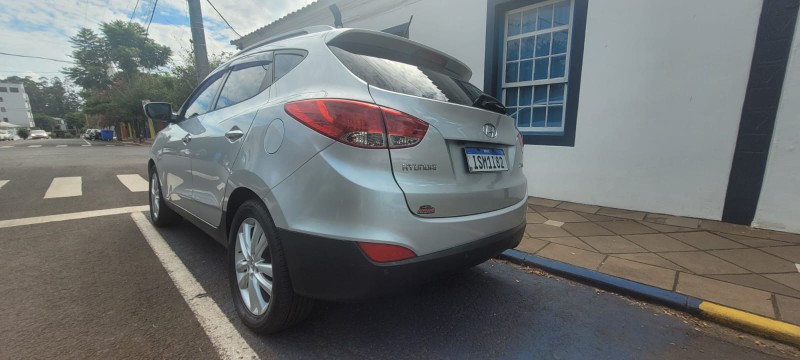 HYUNDAI IX35 2.0 16V 2WD FLEX AUT. 2011/2012 ADRIANO VEÍCULOS CRUZEIRO DO SUL / Carros no Vale