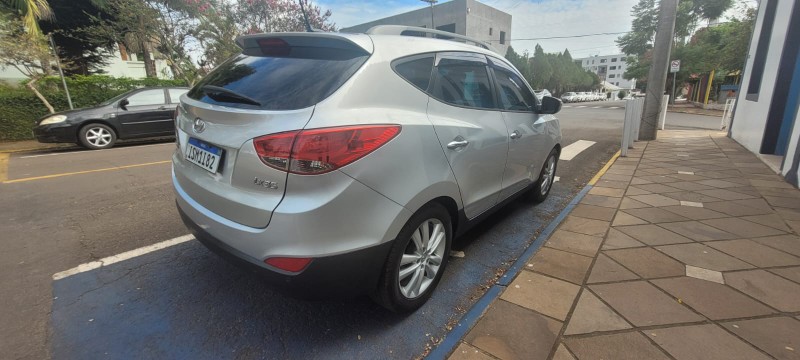 HYUNDAI IX35 2.0 16V 2WD FLEX AUT. 2011/2012 ADRIANO VEÍCULOS CRUZEIRO DO SUL / Carros no Vale