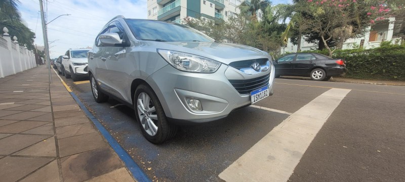 HYUNDAI IX35 2.0 16V 2WD FLEX AUT. 2011/2012 ADRIANO VEÍCULOS CRUZEIRO DO SUL / Carros no Vale